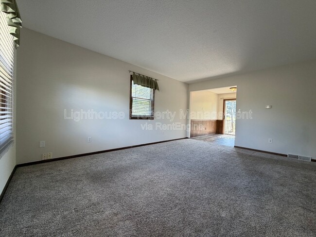 Photo - 2665 Nolan Ave NW