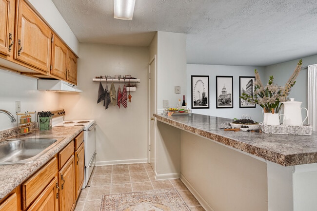 Photo - Colonial Garden