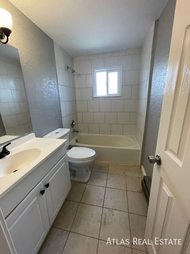 Photo - 5301 S Delaware St