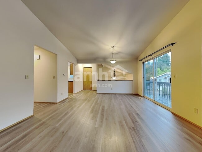 Photo - 2078 SE 8th Dr