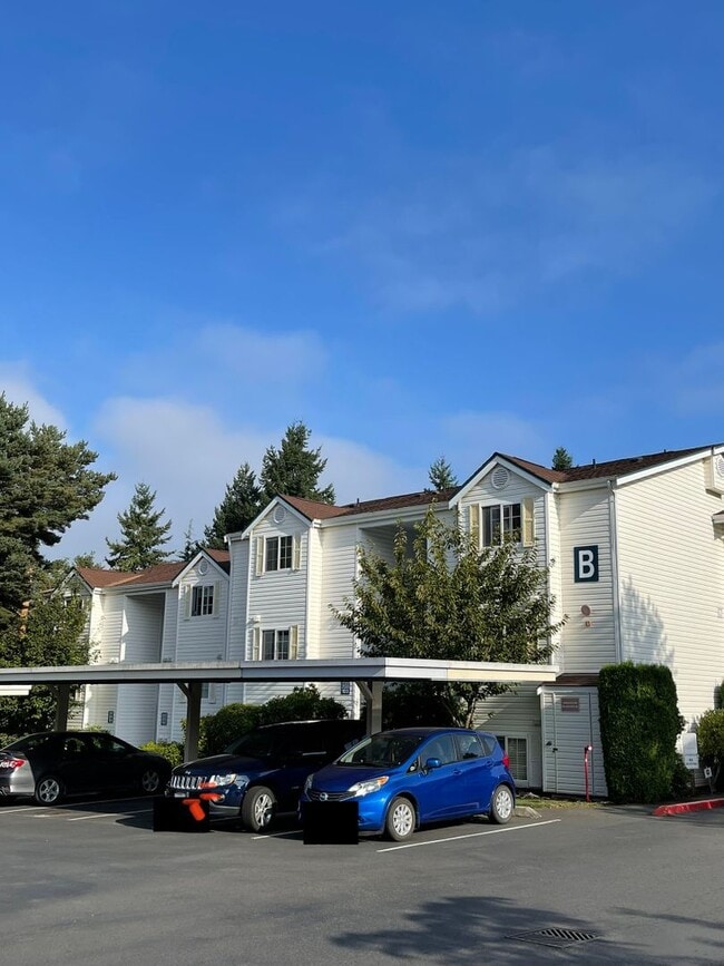 Building Photo - Exceptional, Top-Floor, Corner Renton Cond... Unit B301 Rental