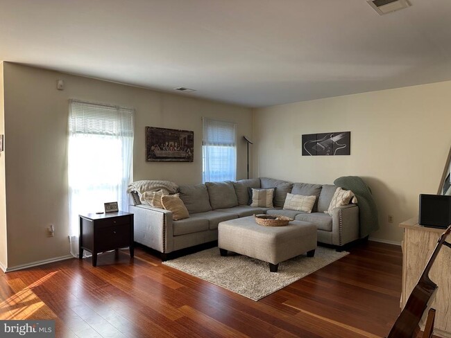 Photo - 181 Wyndham Pl