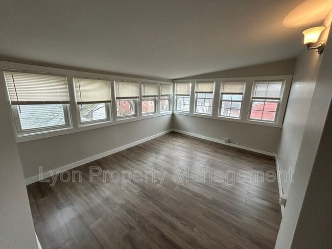 Photo - 44 7th St Unit 2