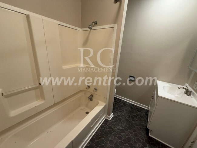 Photo - 604 N Main St