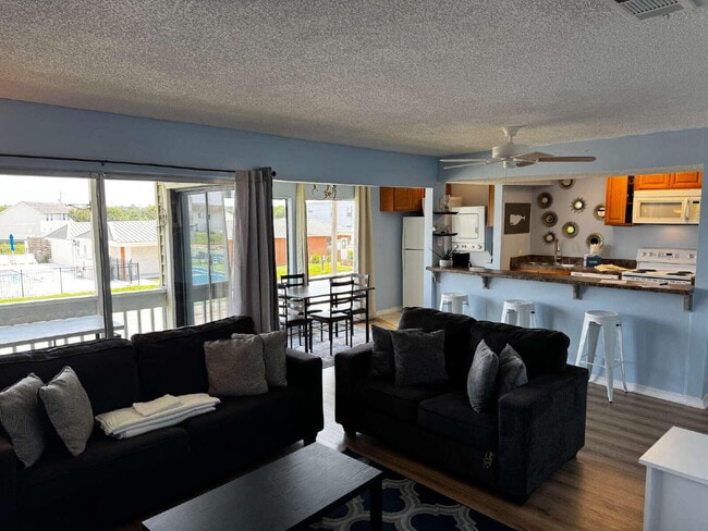 Building Photo - 4000 Gulf Terrace Dr Unit 241 Rental