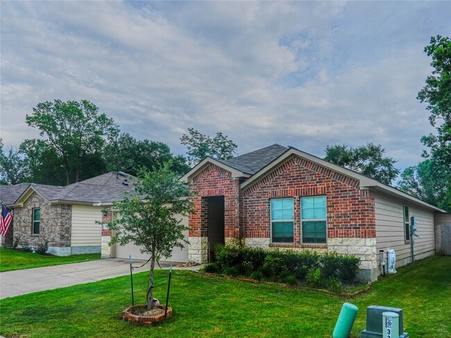 Building Photo - 332 Pecos Dr