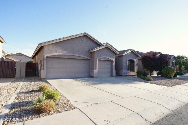 Building Photo - 7227 W Paradise Ln Rental