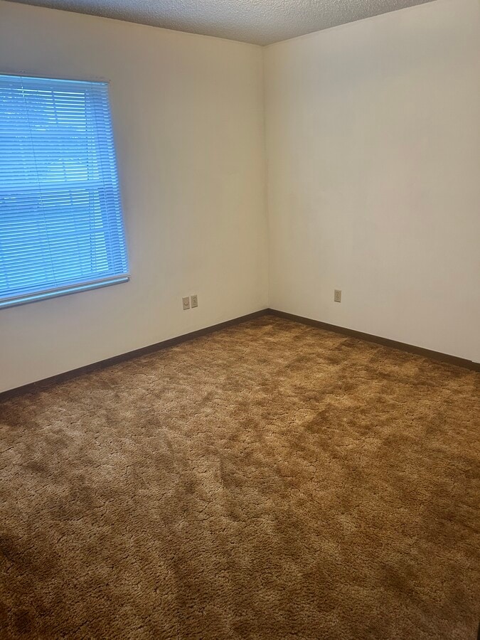 Photo - 204 Crestview Dr