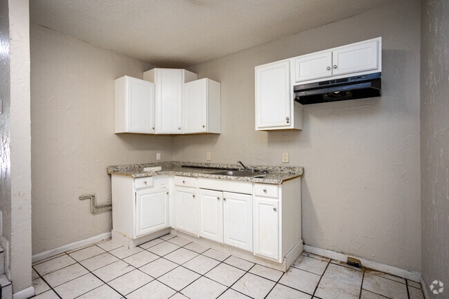 1BR, 1BA - 750SF - Kitchen