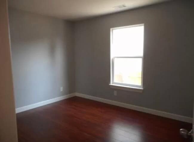 Photo - Beautiful & Cozy 4 Bedroom Home with Modern Upgrades!