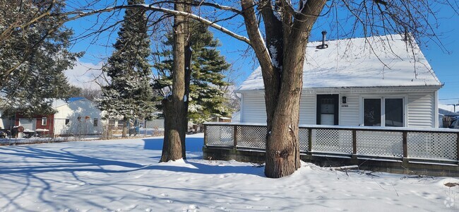 Building Photo - 1741 S Jefferson St Rental