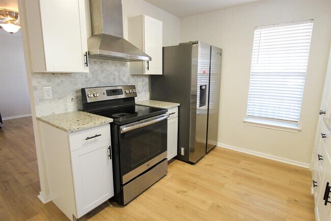 Photo - 6907 Stonleigh Pl