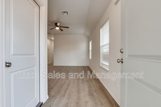 Photo - 11613 Mackenzie Wy