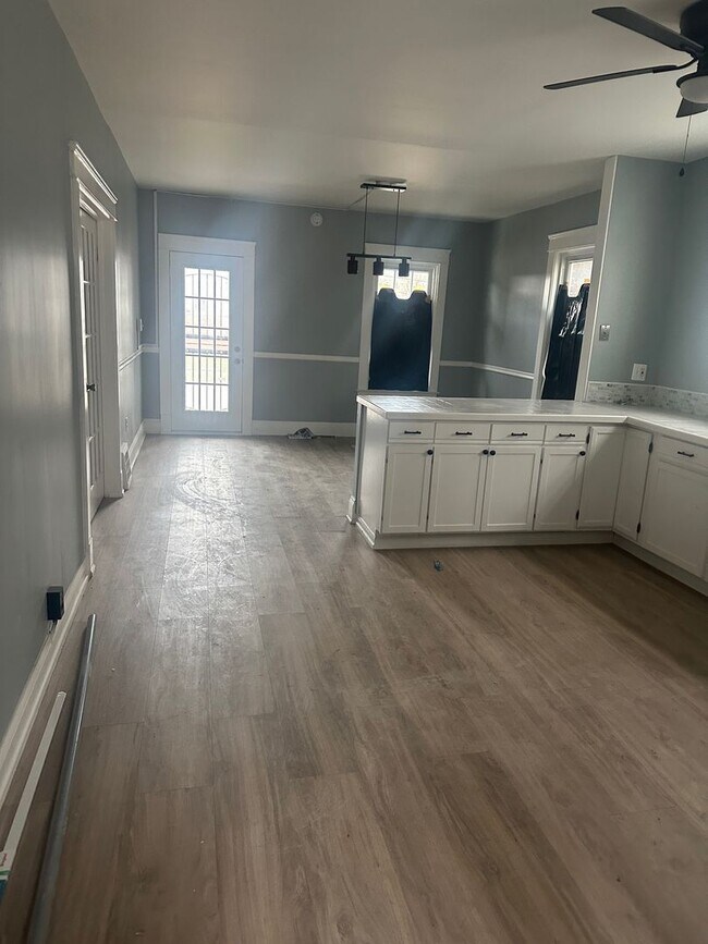 Building Photo - Halliday-2 Unit 1