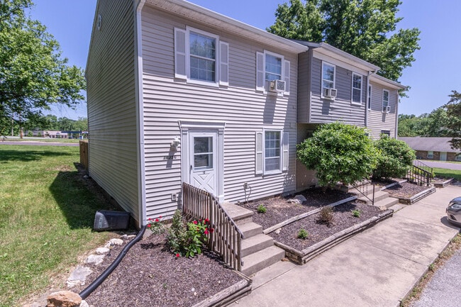 Building Photo - 1635A W Amos Dr Unit 1-C Rental