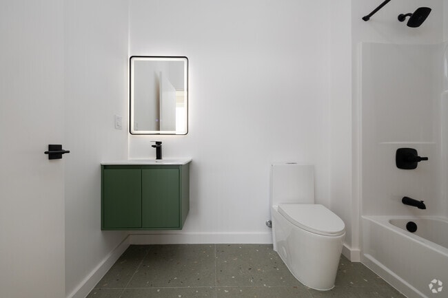 1BR, 1BA - 625SF - Bathroom