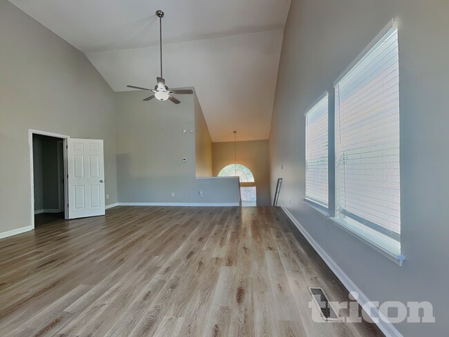 Photo - 3715 Longview Dr