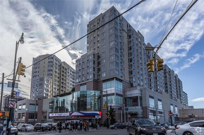 Building Photo - 40-28 College Point Blvd Unit 1806 Rental