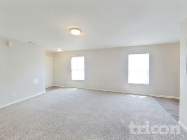 Photo - 454 Bourneside Dr