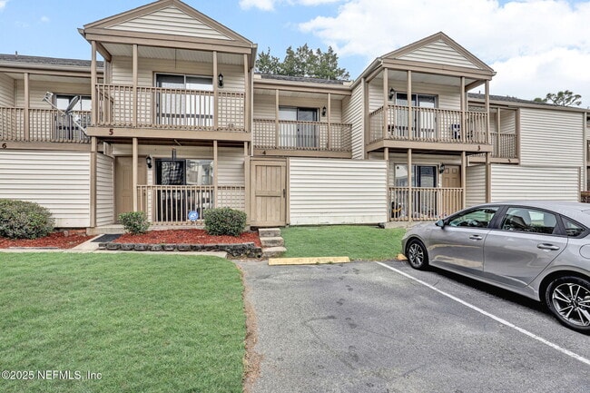 Building Photo - 2300 Twelve Oaks Dr Unit B4