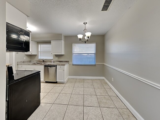 Photo - 2605 E Pine St