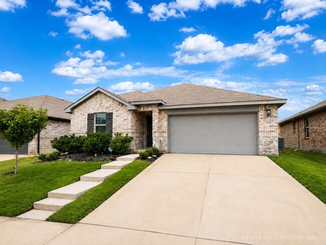 Photo - $1,995 3 Bed/2 Bath/2 Garage Home with Office/Study Ready for Move-in in Woodland Creek