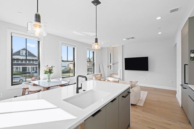 Building Photo - 201 Washington St Unit 1 Rental