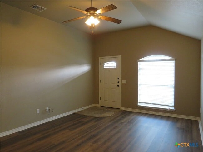 Photo - 402 Sladecek Dr