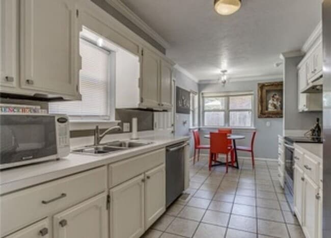 Photo - 3 Bed 1.5 Bath 2 Car Garage -Casady Hills ...