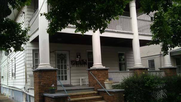 Building Photo - 20 Maple St Unit 2B