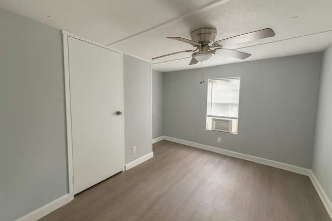 Photo - Cozy 2 Bedroom Mobile Home - Northside Com... Unit 07