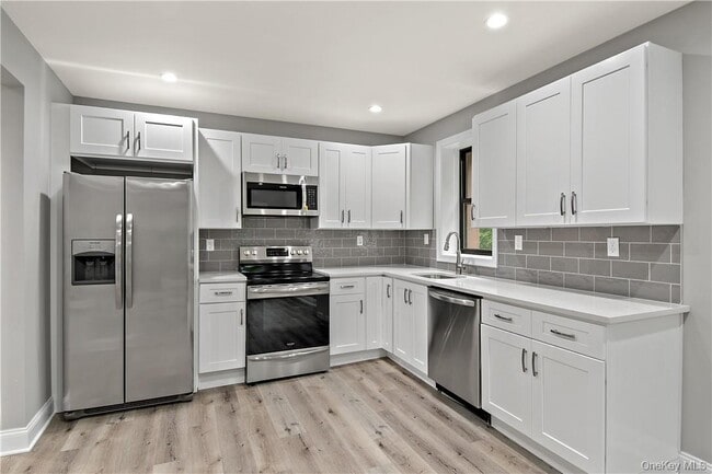 Building Photo - 122 Commerce St Unit 3