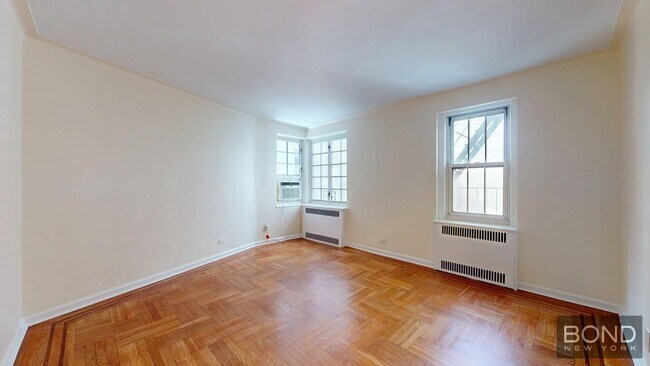 Building Photo - 1 Jane St Unit 3E Rental