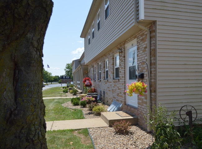 Building Photo - Greenbriar Village Rental