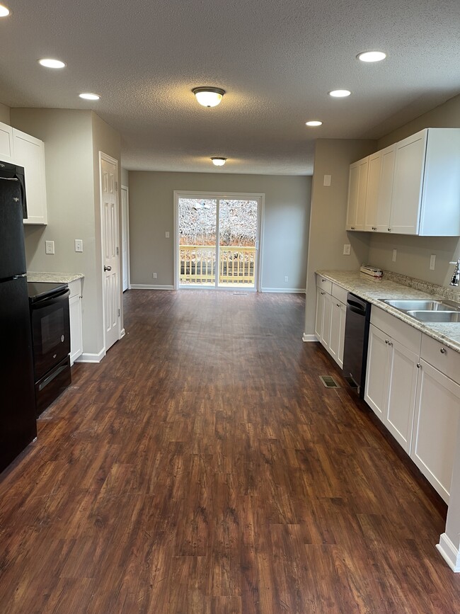 Building Photo - 3158 16th Ave Unit 100