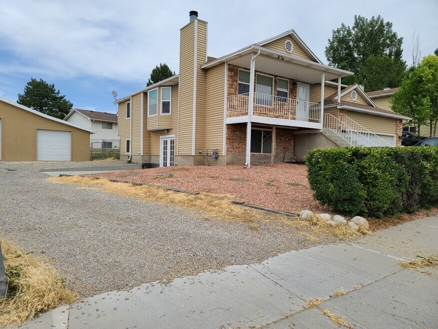 940 W Red Oaks Dr Unit Lower Unit