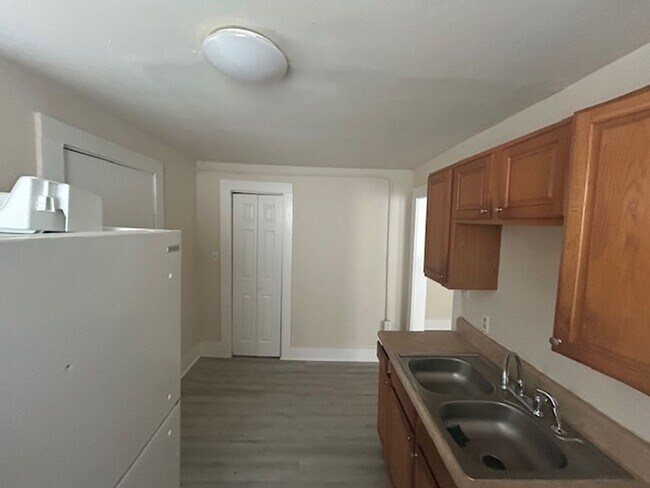 420 W 31st St Unit 4