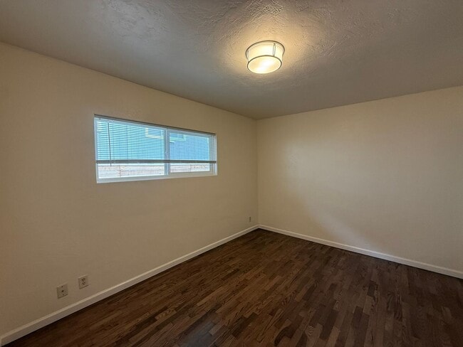 Photo - 2950 Willamette St Unit 3