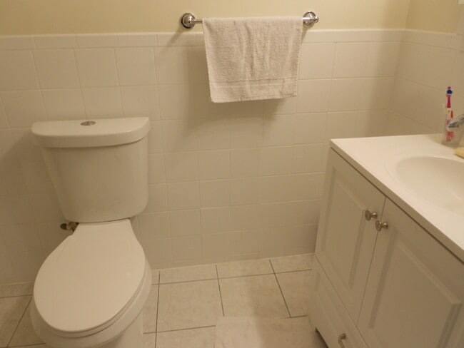 Photo - 63 Fairbanks St Unidad 2