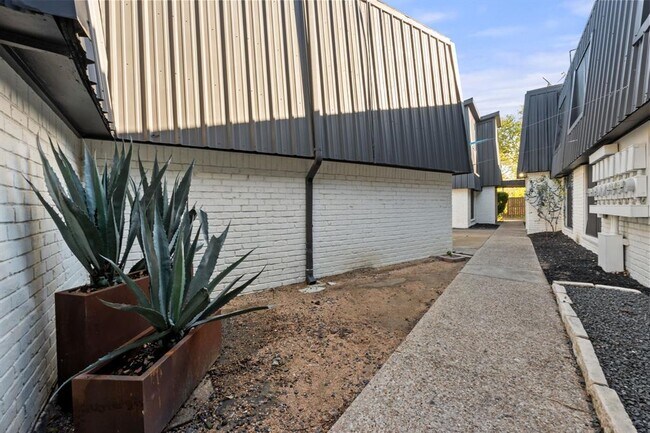 Photo - 1720 Wooten Park Dr Unit 113