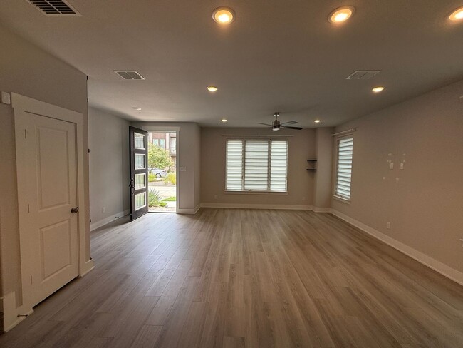 Photo - 813 Crystal Oak Ln