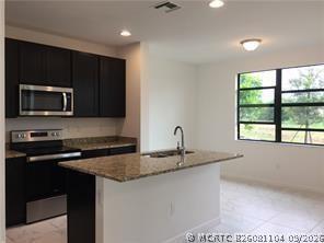 335 NW 33rd Ln