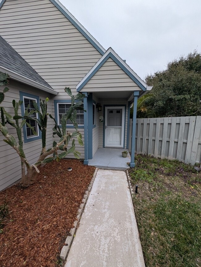 Photo - 108 N Lake Cir