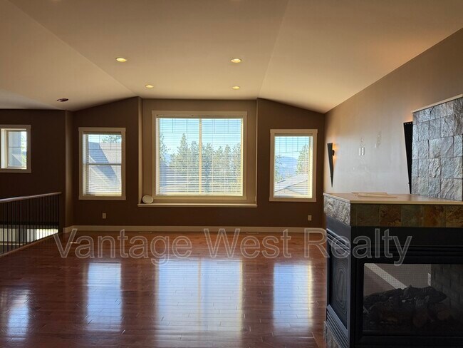 Photo - 1495 Kloppenburg Rd