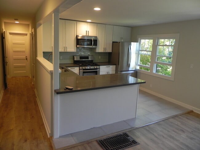 923 Bridgeway