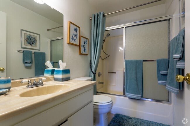 1BR, 1BA - 750 SF