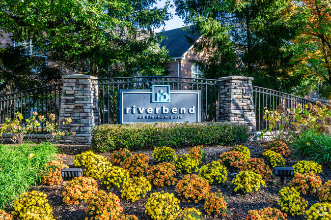 RIVER BEND DEVELOPERS, LLC - RIVER BEND DEVELOPERS, LLC Apartamentos