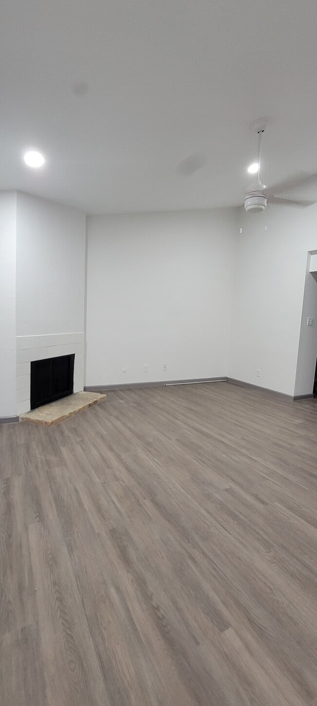 Building Photo - 7142 N Holiday Dr Unit Port Aux Prince N Holiday Drive