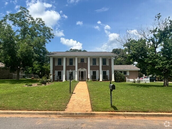 Building Photo - 400 Colonial Dr Rental
