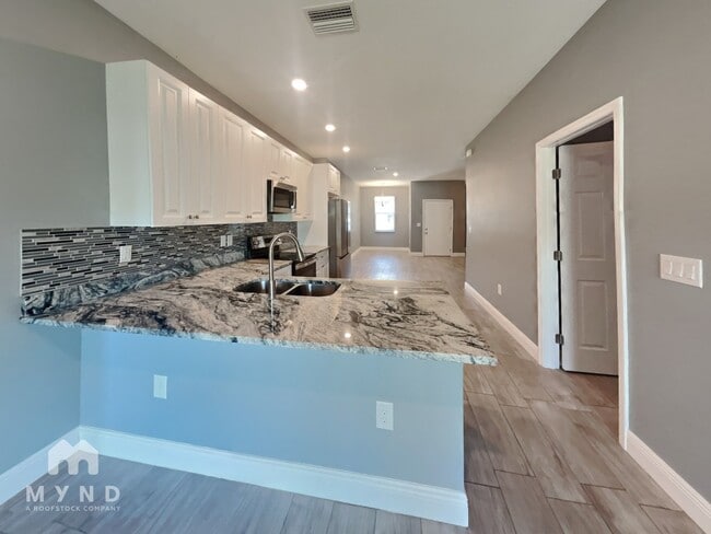 Photo - 8408 N 17th St